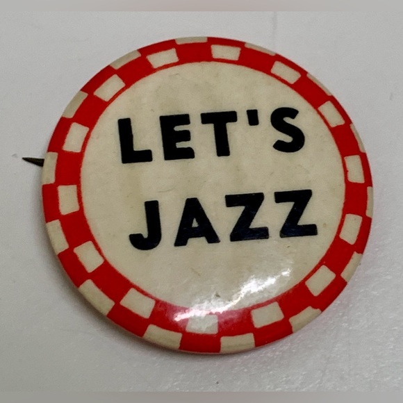 1940s WWII Era Antique Red White Checkered Pinback Button - Picture 4 of 10